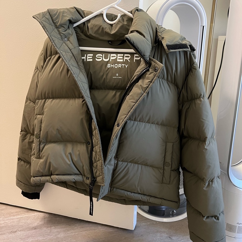 Aritzia Super Puff Shorty